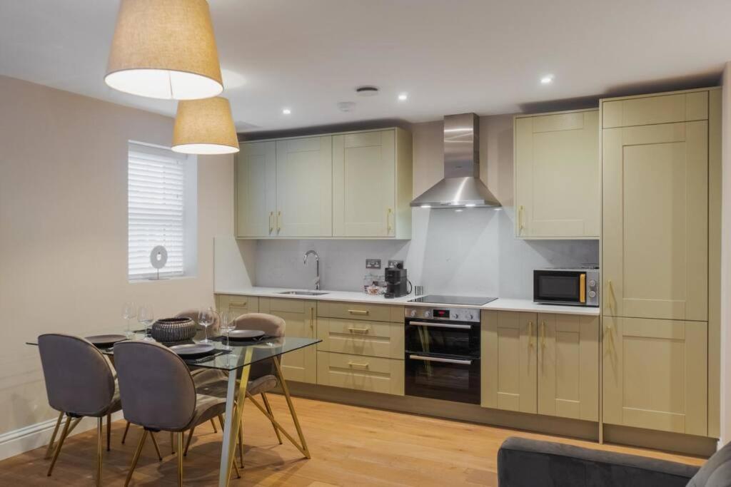 1br Gem, Private Parking Appartement