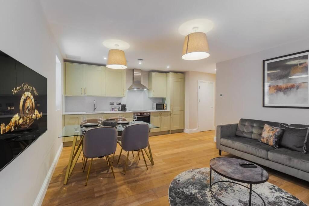 1br Gem, Private Parking * Windsor